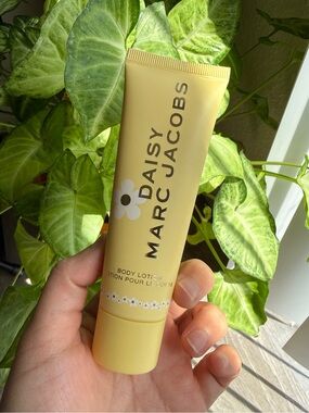 Marc Jacobs Daisy Body Lotion – Travel Size 50ML (NWT)